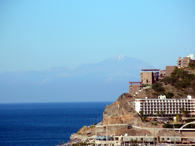 Puerto Rico, Gran Canary - (in the background) Teide, Tenerife